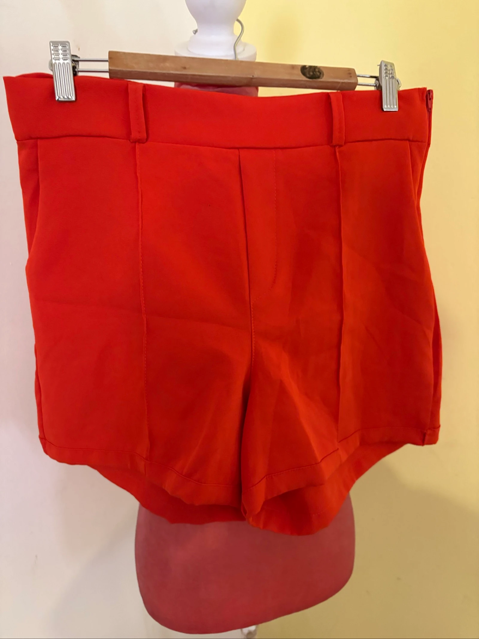 Short Alfaiataria Vermelho Coral - Cintura Alta 